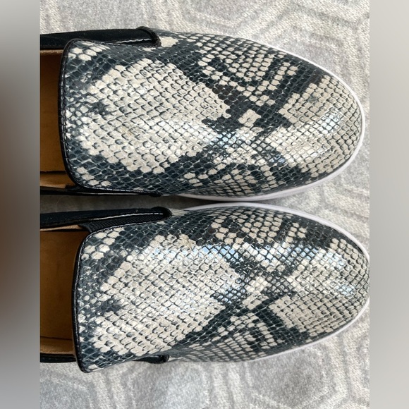 Vionic Midi Slip-On Sneakers Sz 8 Snake Print Suede Leather Comfort Shoe - Picture 3 of 10